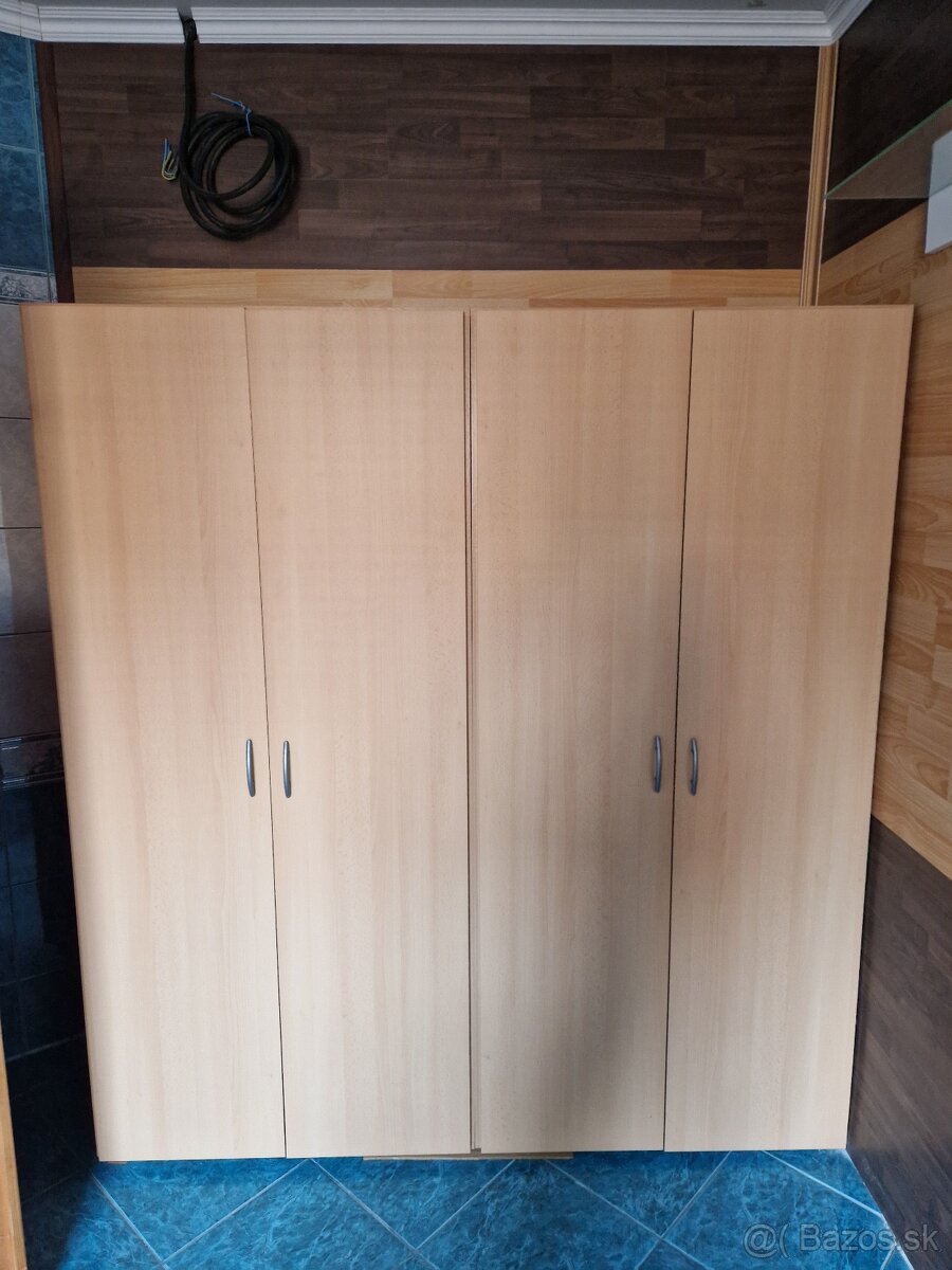 Šatníková skriňa