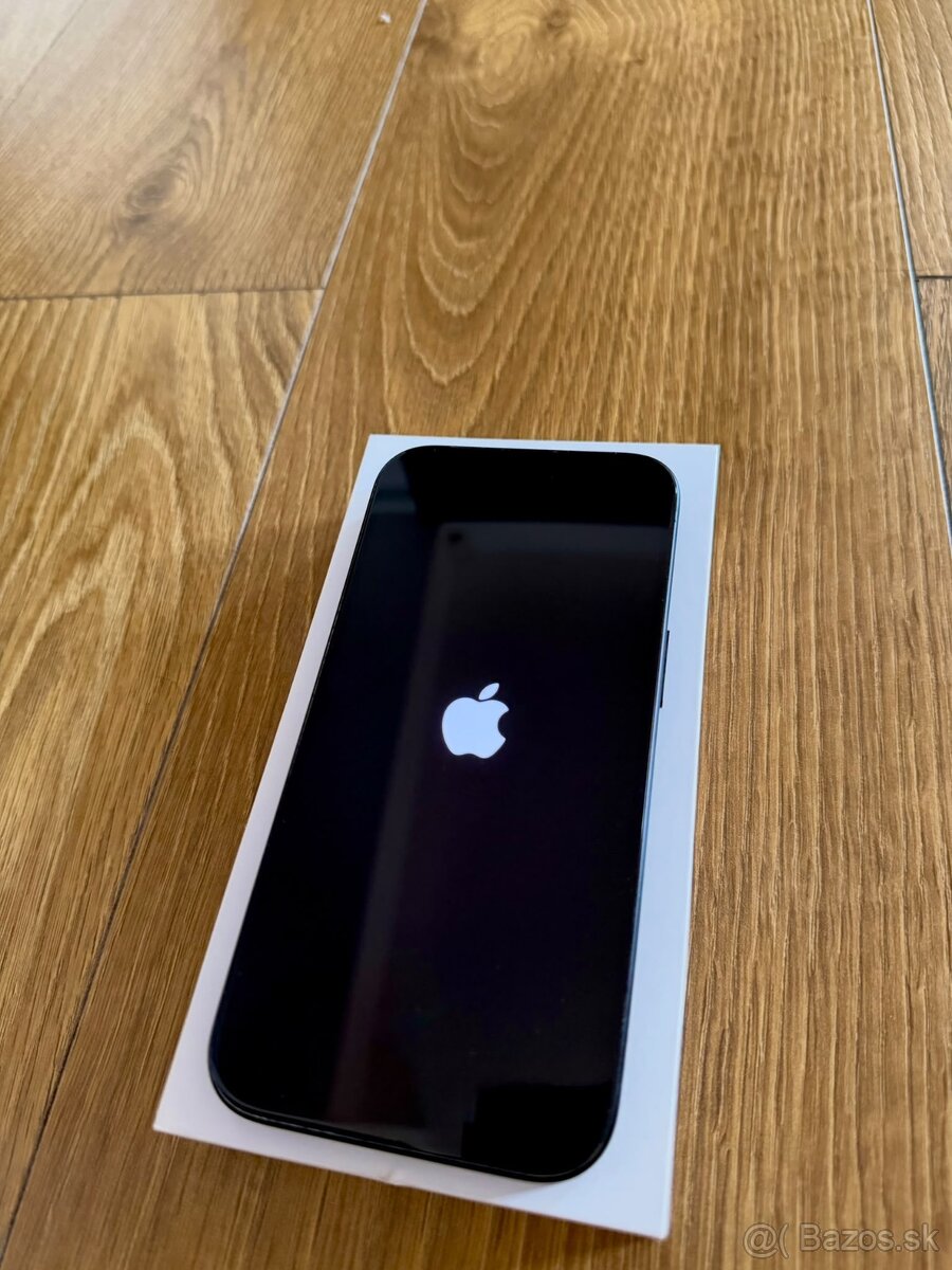 Apple 15 256gb v top stave