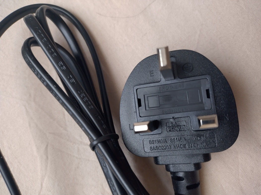 NOVY anglicky napajaci adapter