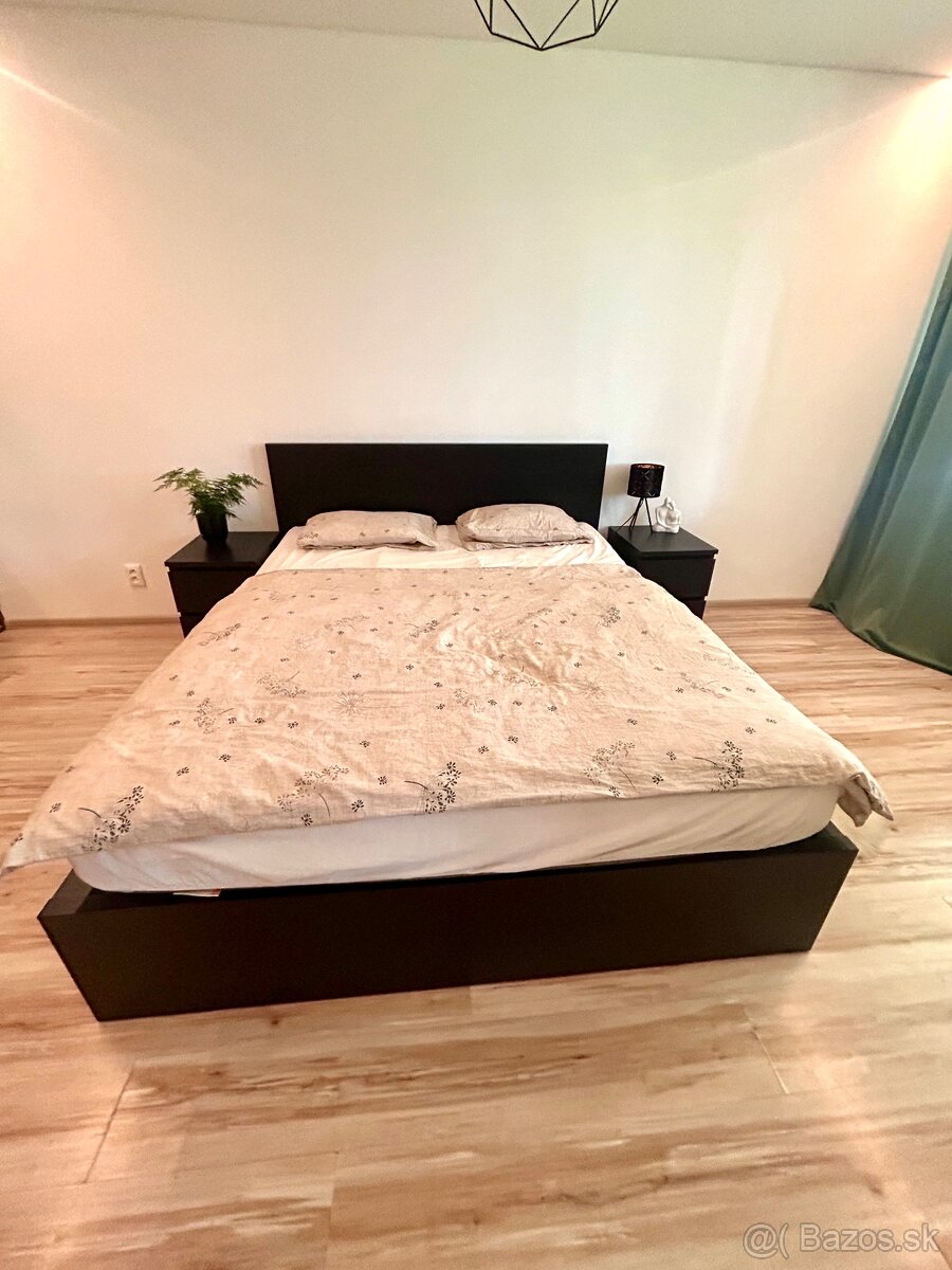 Manželská posteľ