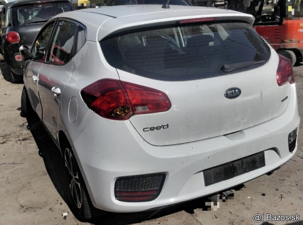KIA CEED 2015 1.4 CRDI predám DVERE, ZADNÝ NÁRAZNÍK, TRYSKY