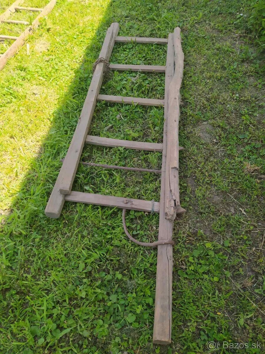 Predám tento pevný masívny drevený rebrík. Výška :210 cm , š