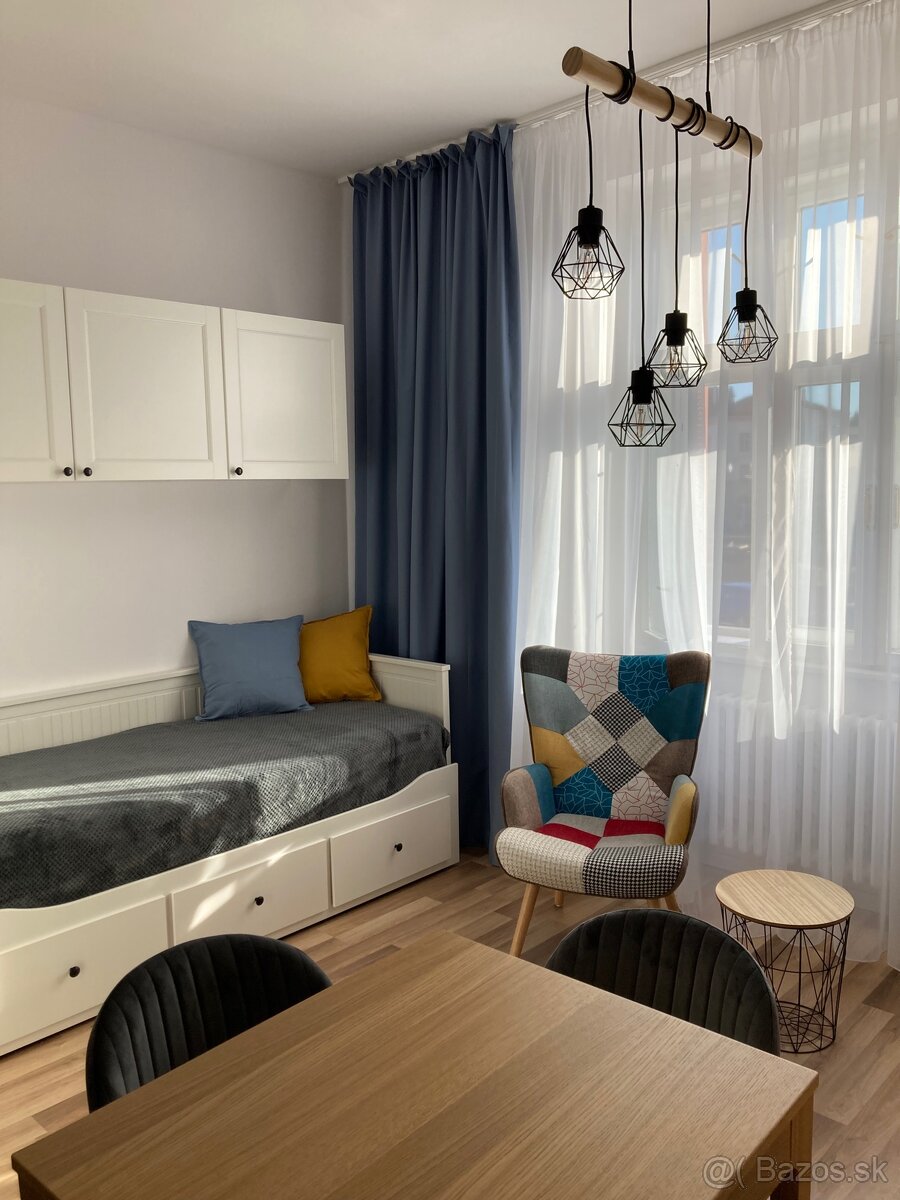 Posteľ IKEA Hemnes