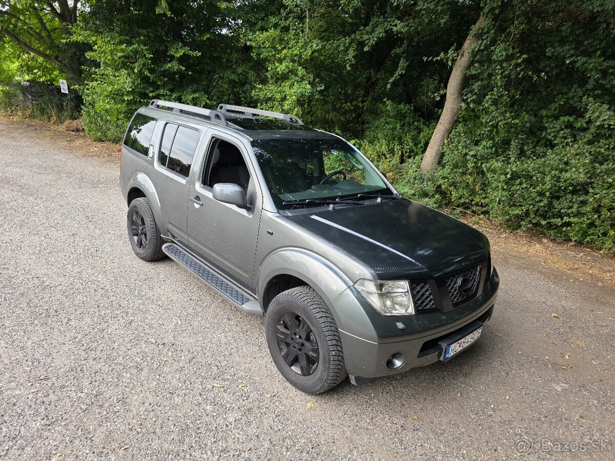 Nissan Pathfinder 2,5 dCI 4x4 , 7 miestny