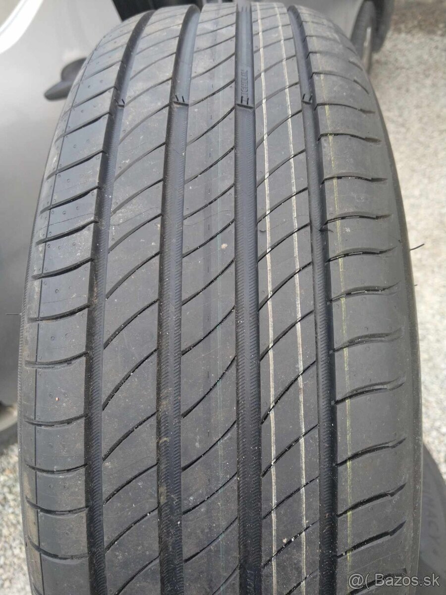 215/65 R 17 letné SUV Michelin.