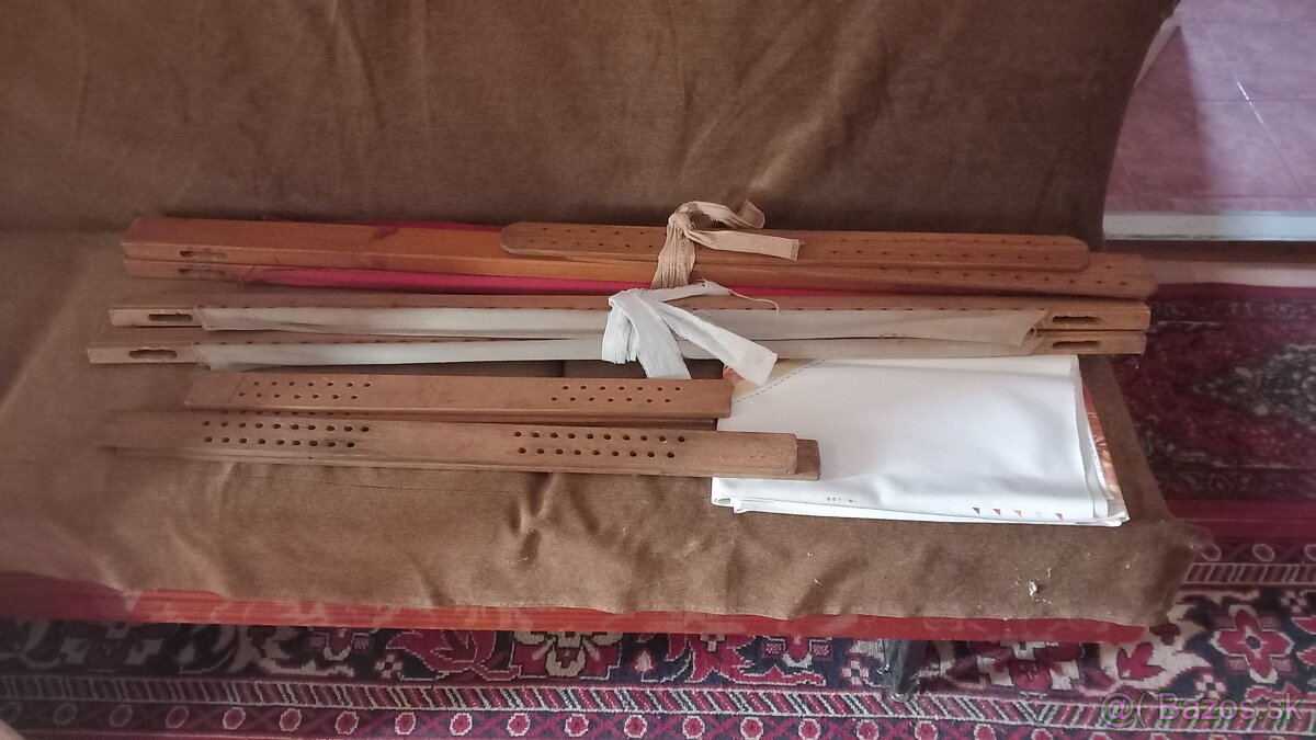 Krosna. Na vysivanie