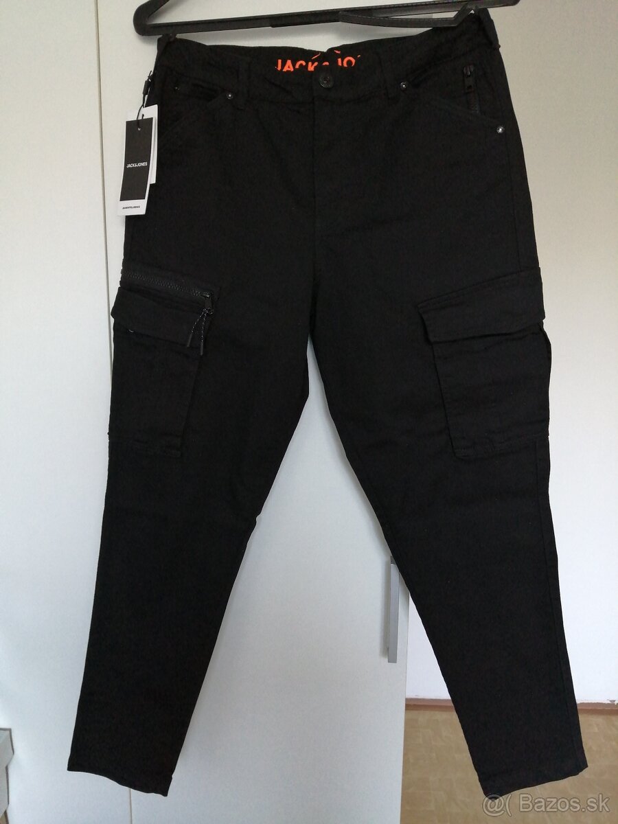 Predám pánske kapsáčové nohavice JACK & JONES.