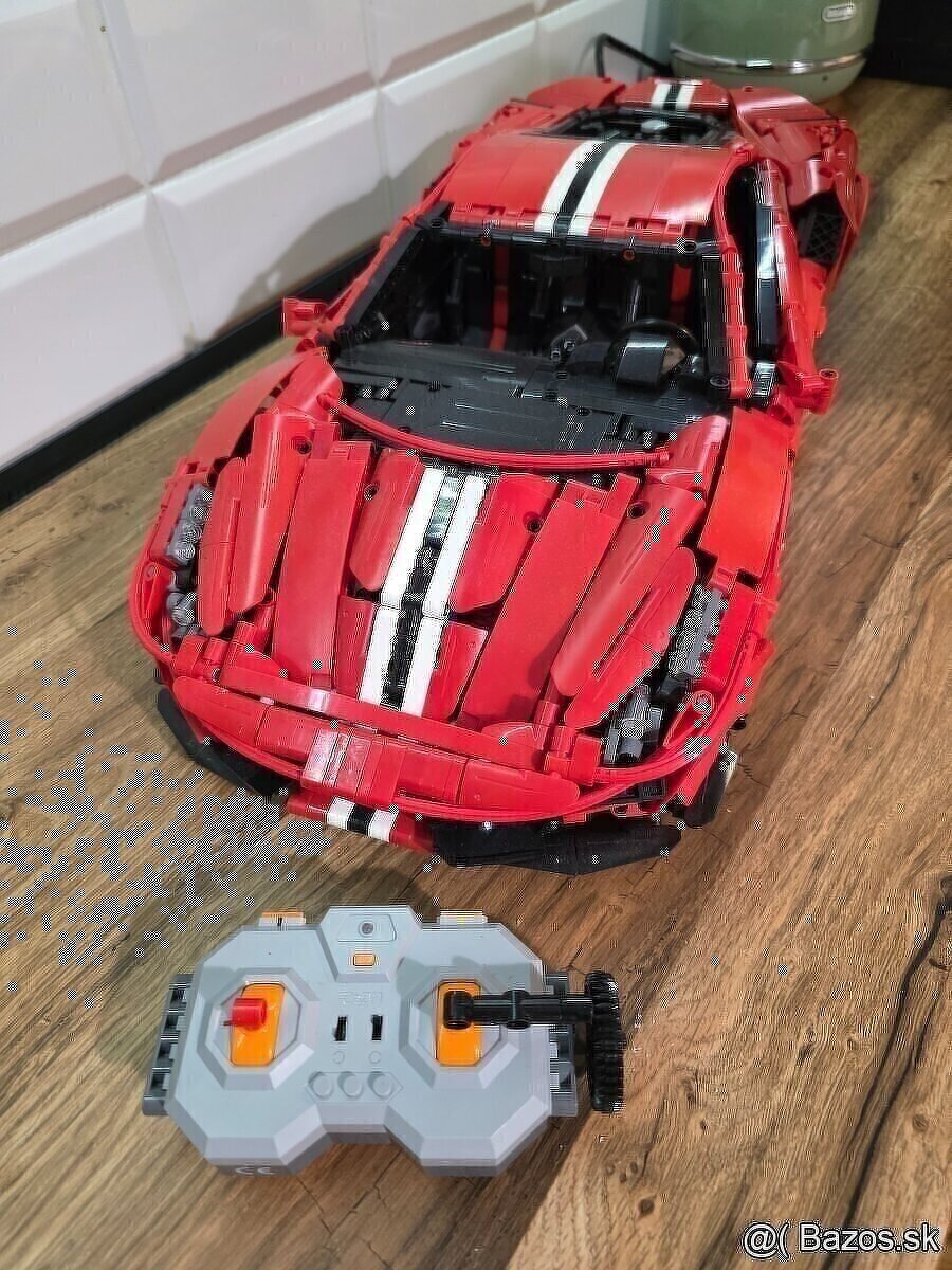 Predam stavebnicu CADA FERRARI 488 PISTA, 3236ks