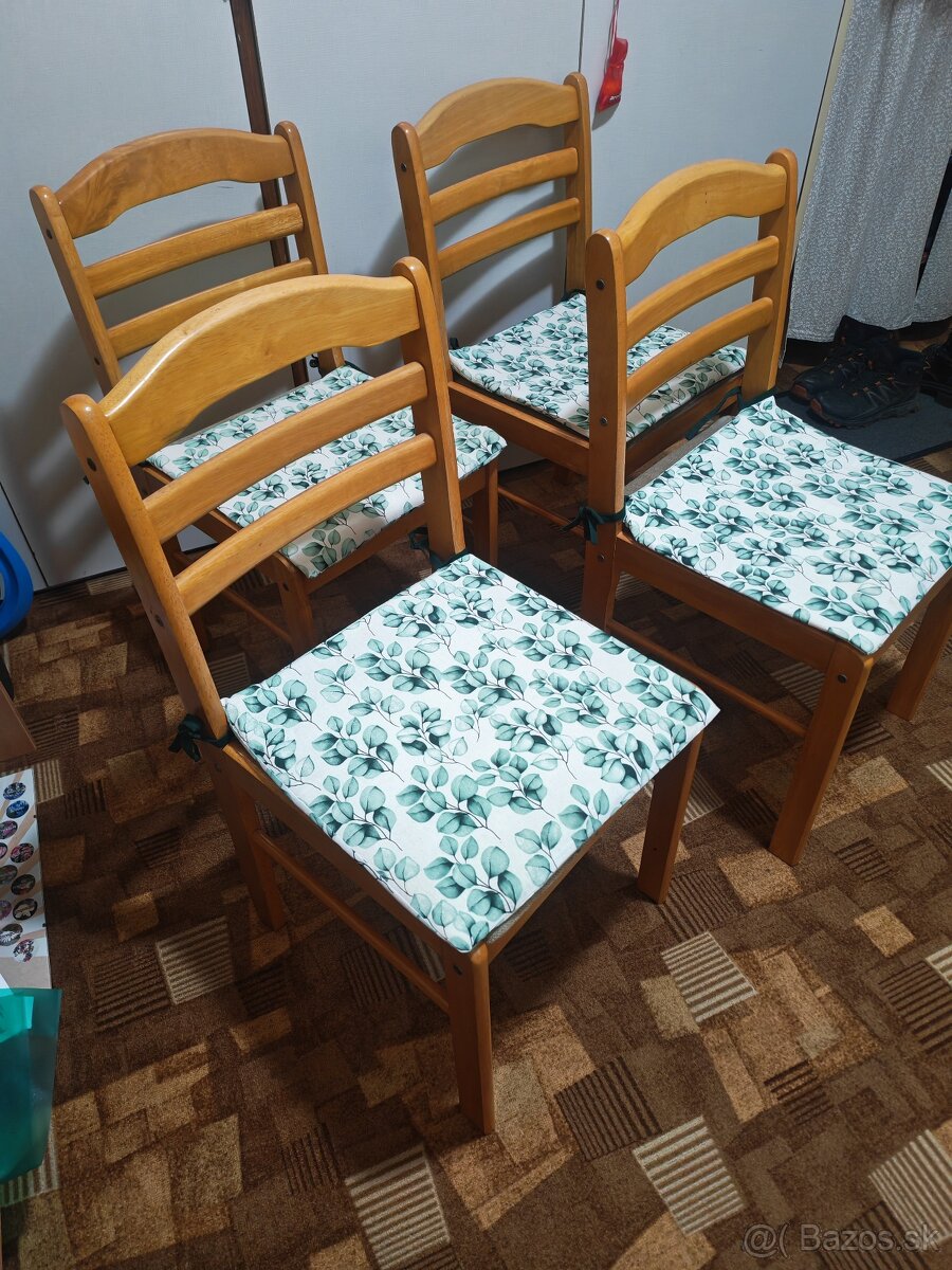 4 ks drevené stoličky