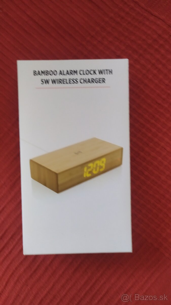 Bambusový budík s nabíjaním 5W