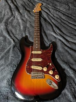 Kúpim Squier classic Vibe 60s Stratocaster