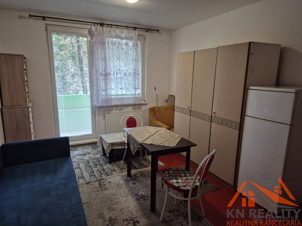 Na predaj veľká garsónka s balkónom Komárno