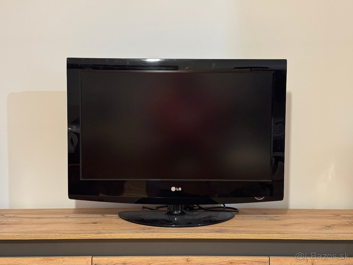 Predam televizor LG 32LG3000
