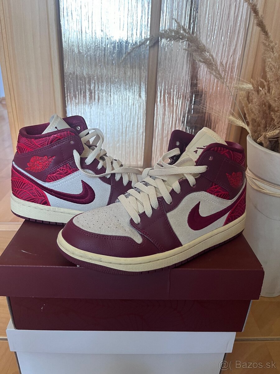 NIKE AIR JORDAN MID ČERVENÉ 38