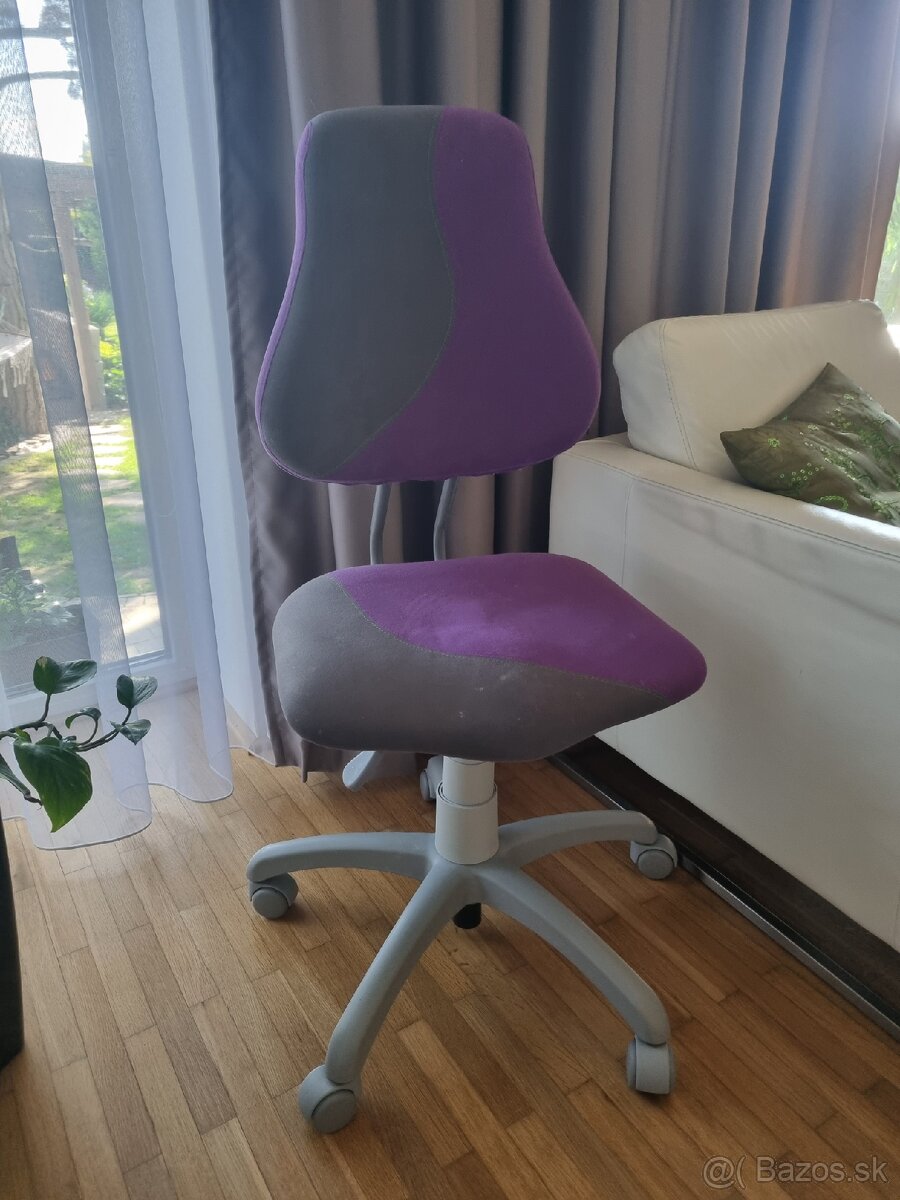 Rastuca detská stolička
