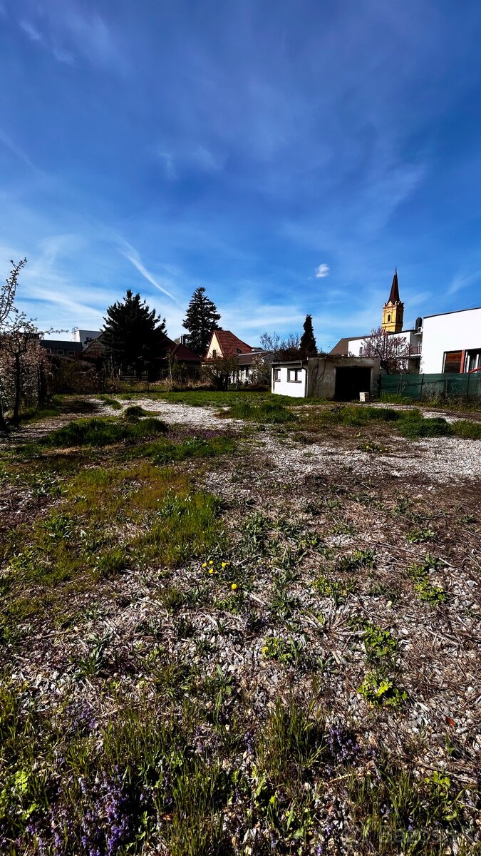Na PREDAJ/PRENÁJOM pozemok v centre Nitry