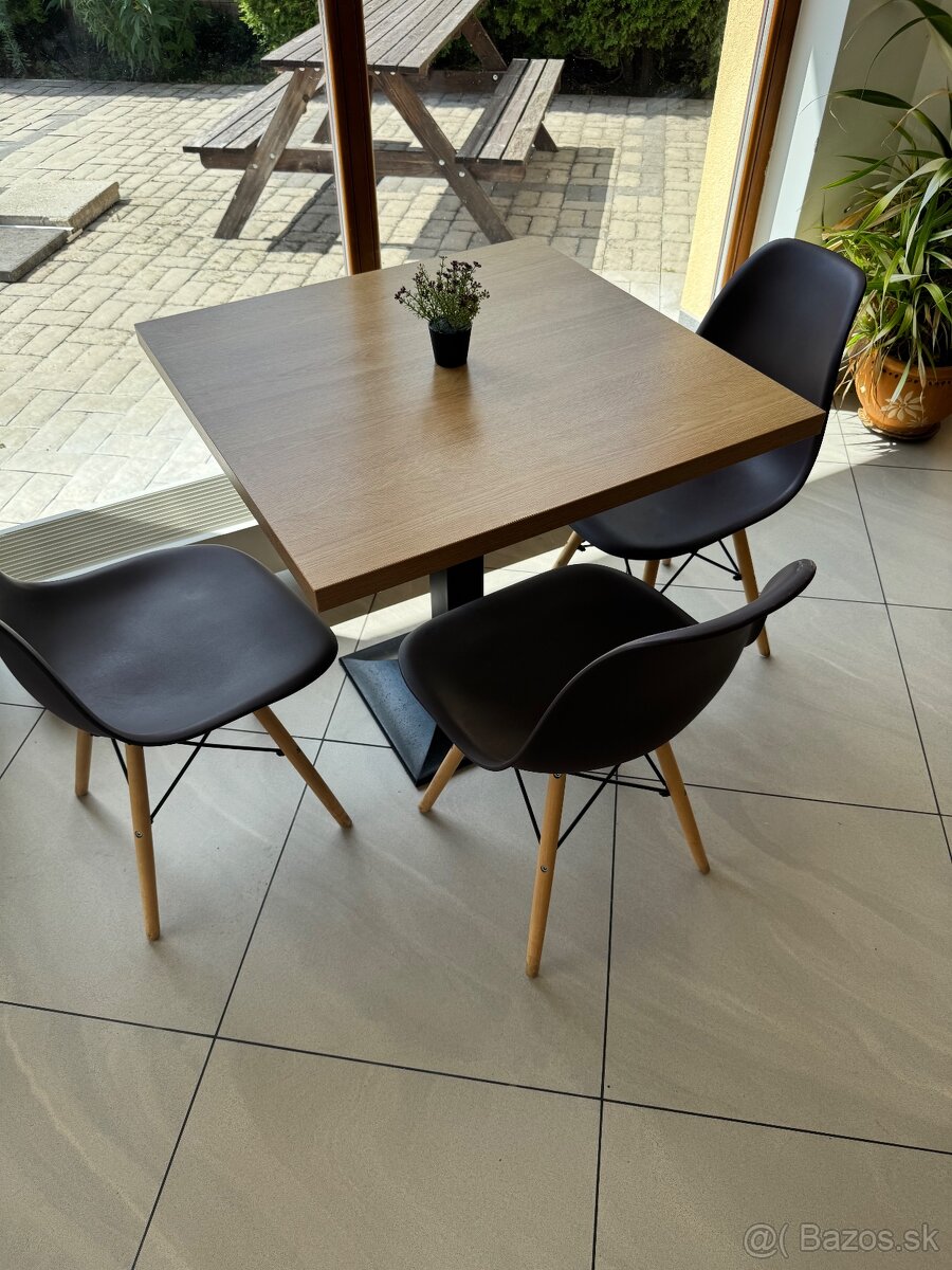 Moderný jedálenský set – stôl + stoličky