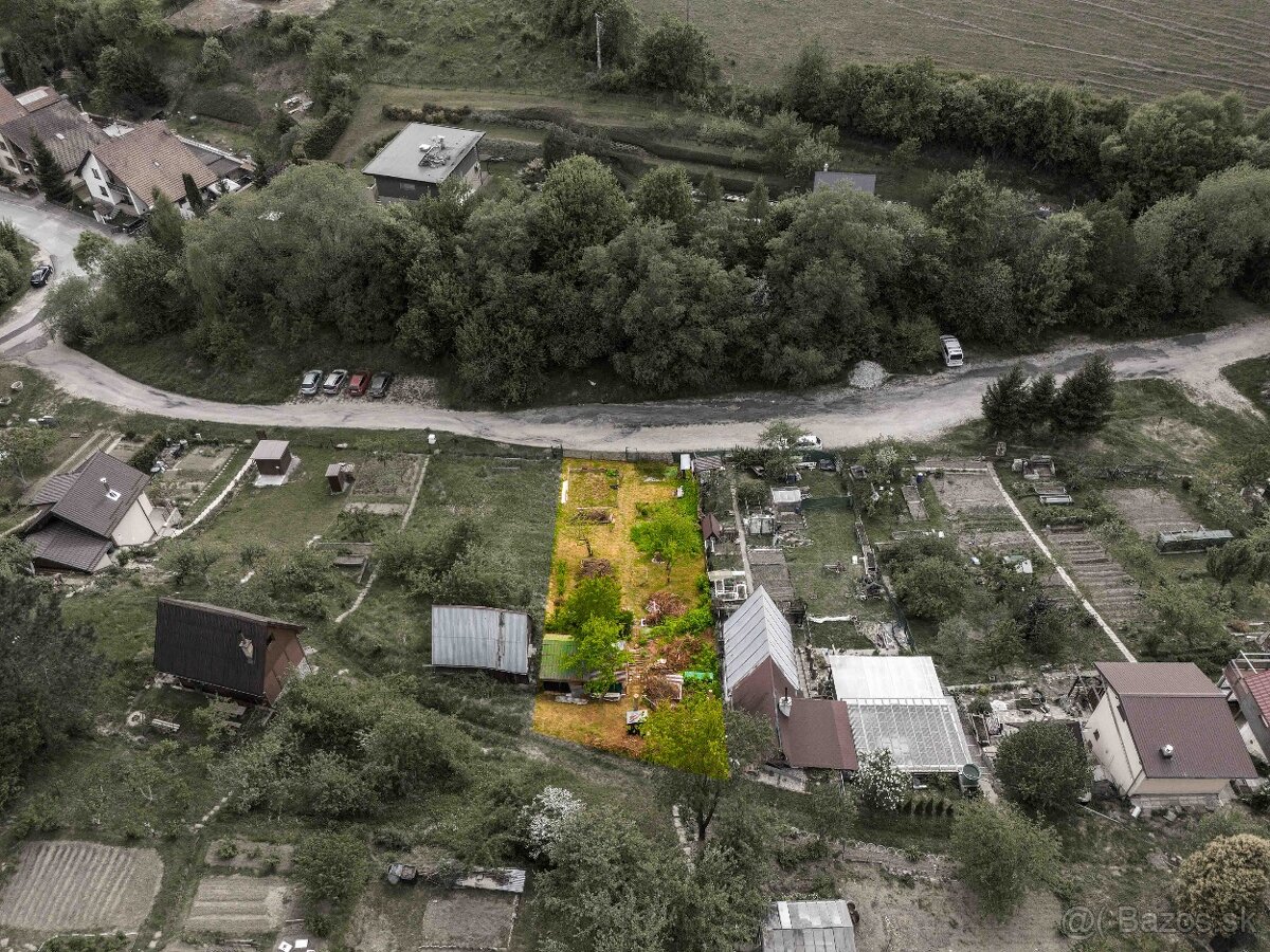 Pozemok s možnosťou výstavby celoročne obývateľného domčeka