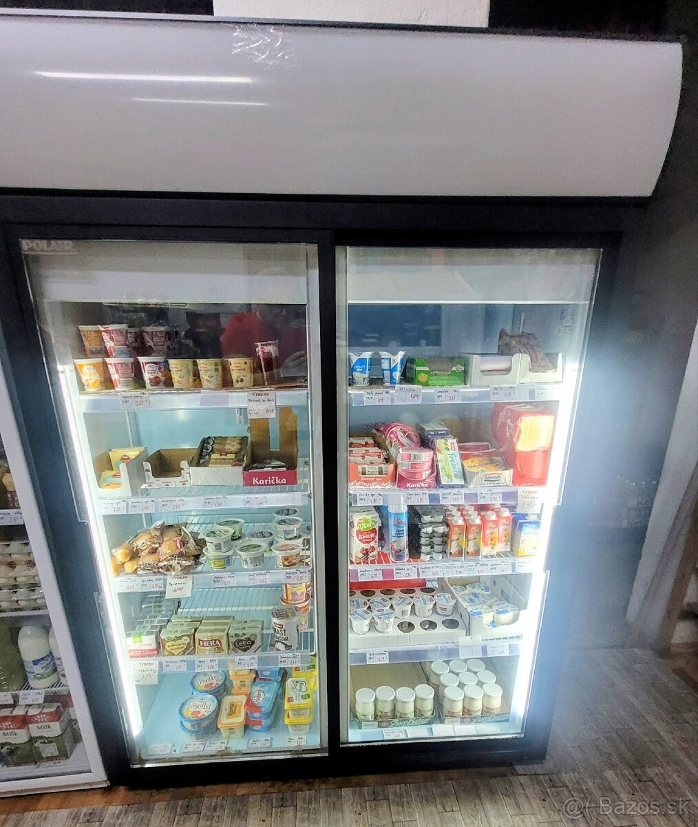 Presklená chladiaca vitrína