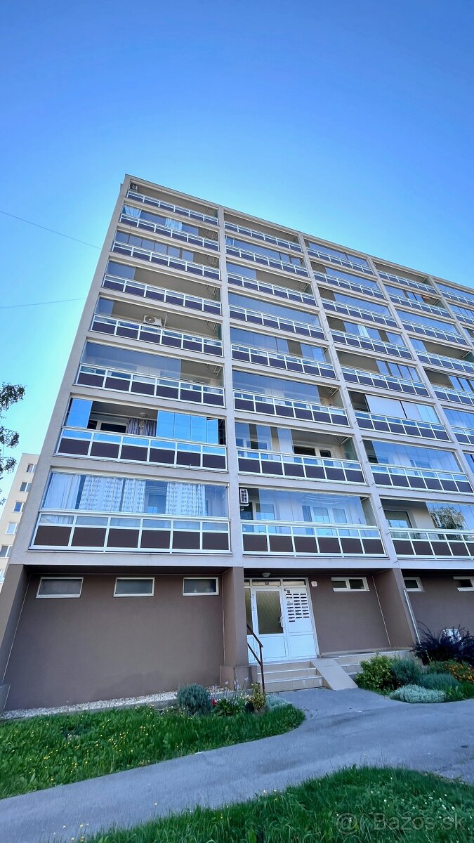 Moderný 3i byt pri Steel arene