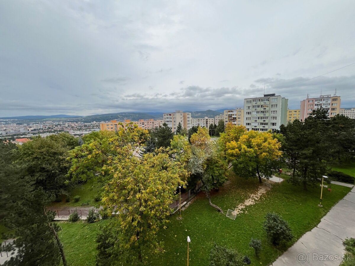 KOMPLETNÁ REKONŠTRUKCIA, MODERNÝ 3 IZBOVÝ BYT S LOGGIOU