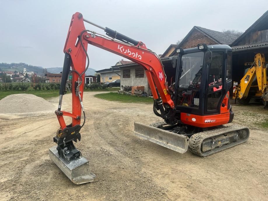 Mam zaujem o bager minibager poskodeny