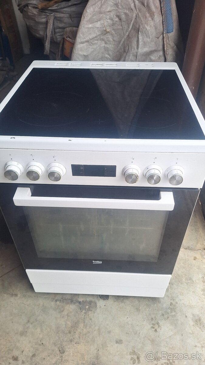 Sporak Beko sklokeramika