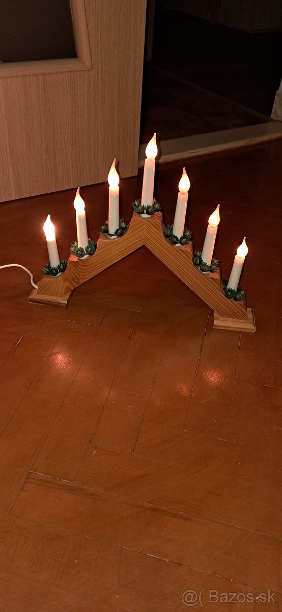 predam svietnik na okno