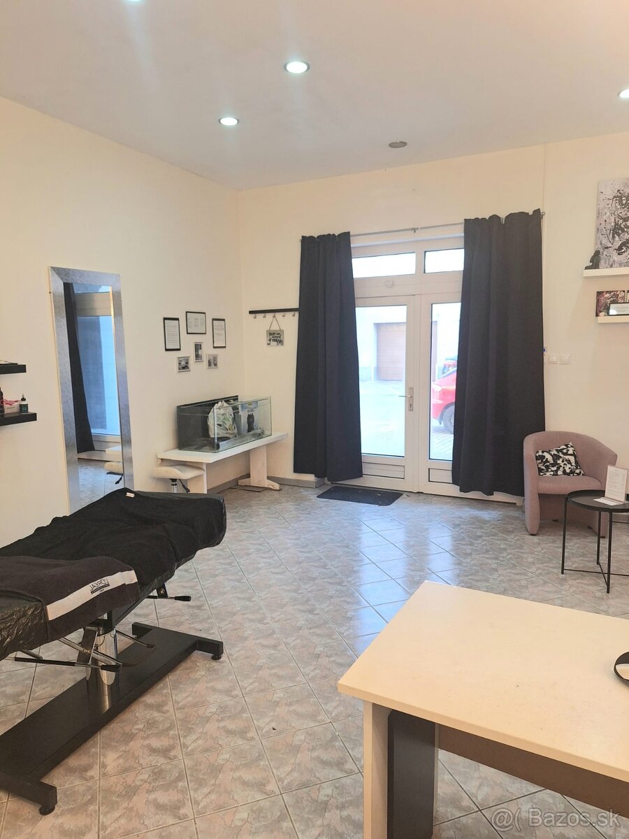 Prenájom - obchodné nebytové priestory v centre Trnavy