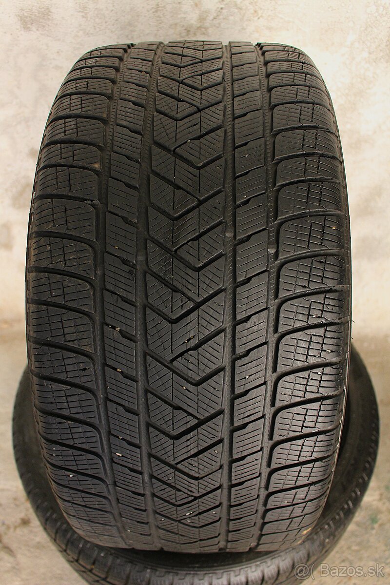PIRELLI..6MM..ZIMNA..SADA..305/35 r21..