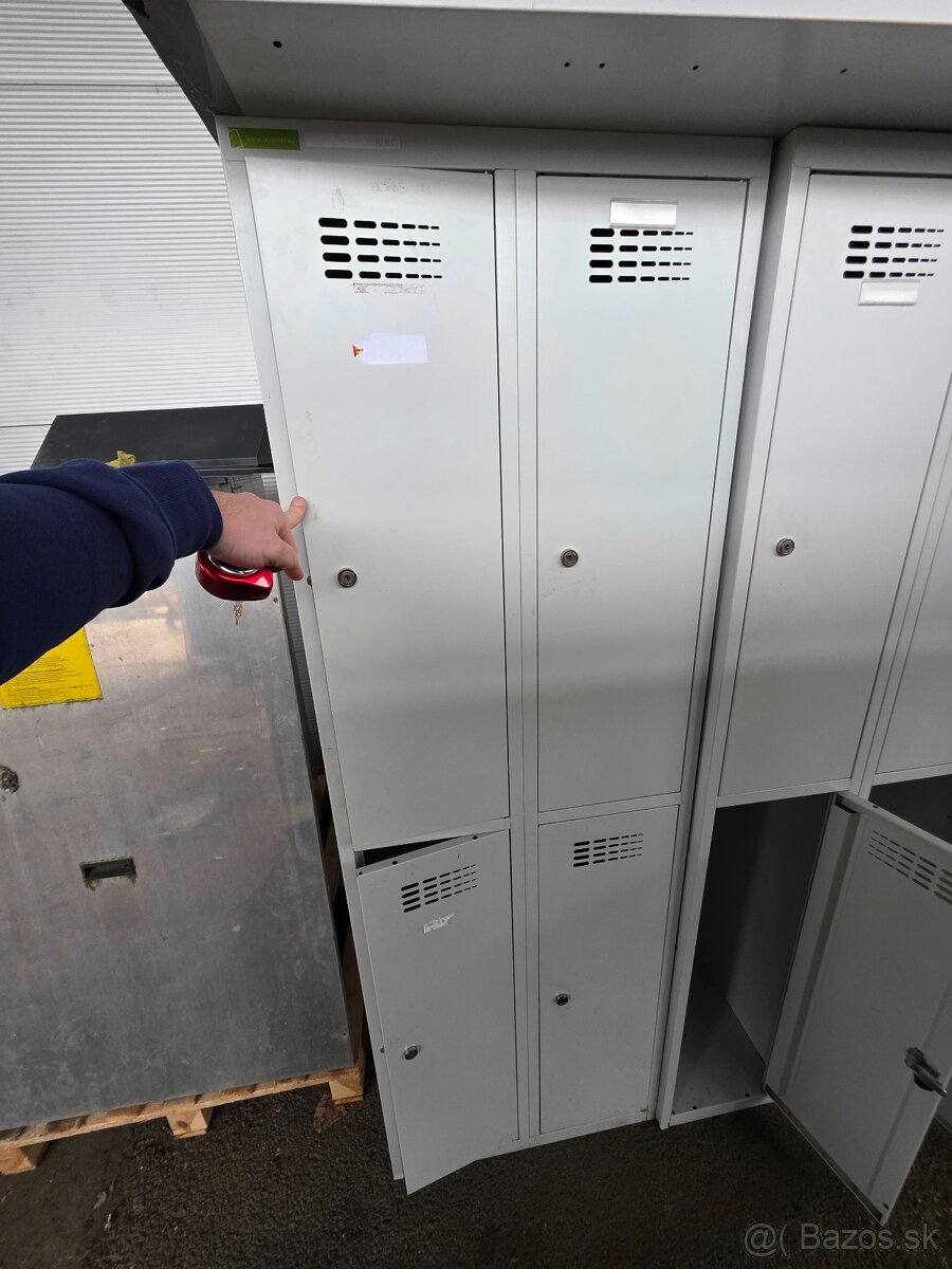 Plechová šatňová skriňa - 4-boxová (180x60x50)