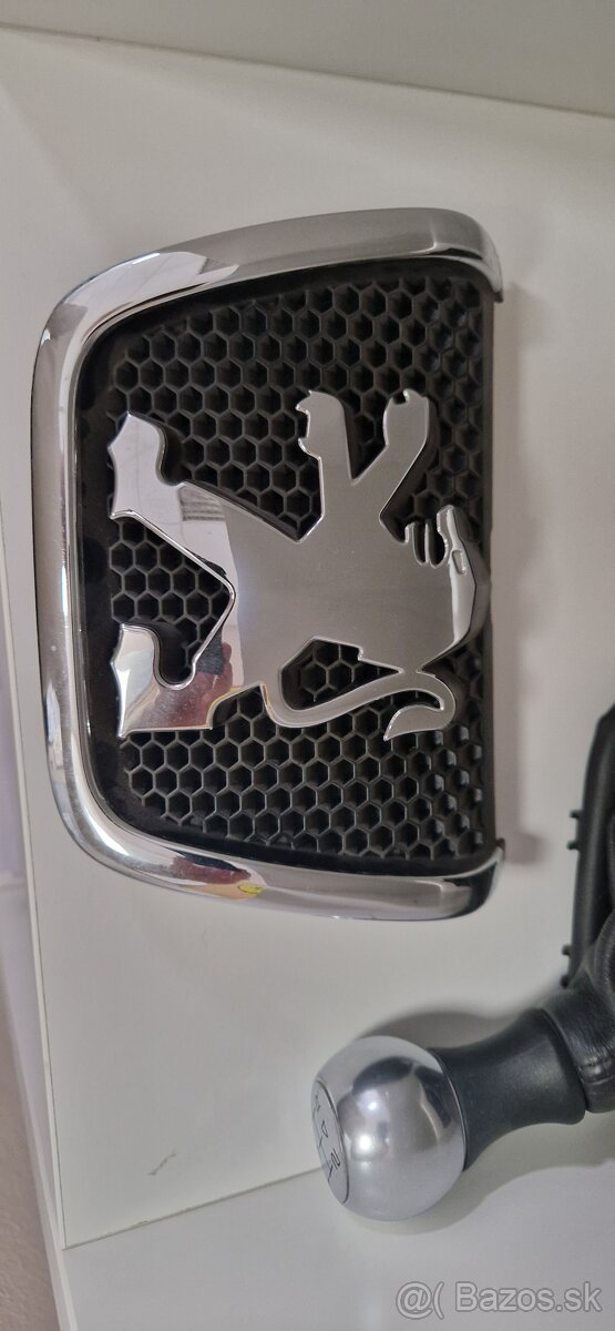 Peugeot Partner predný znak