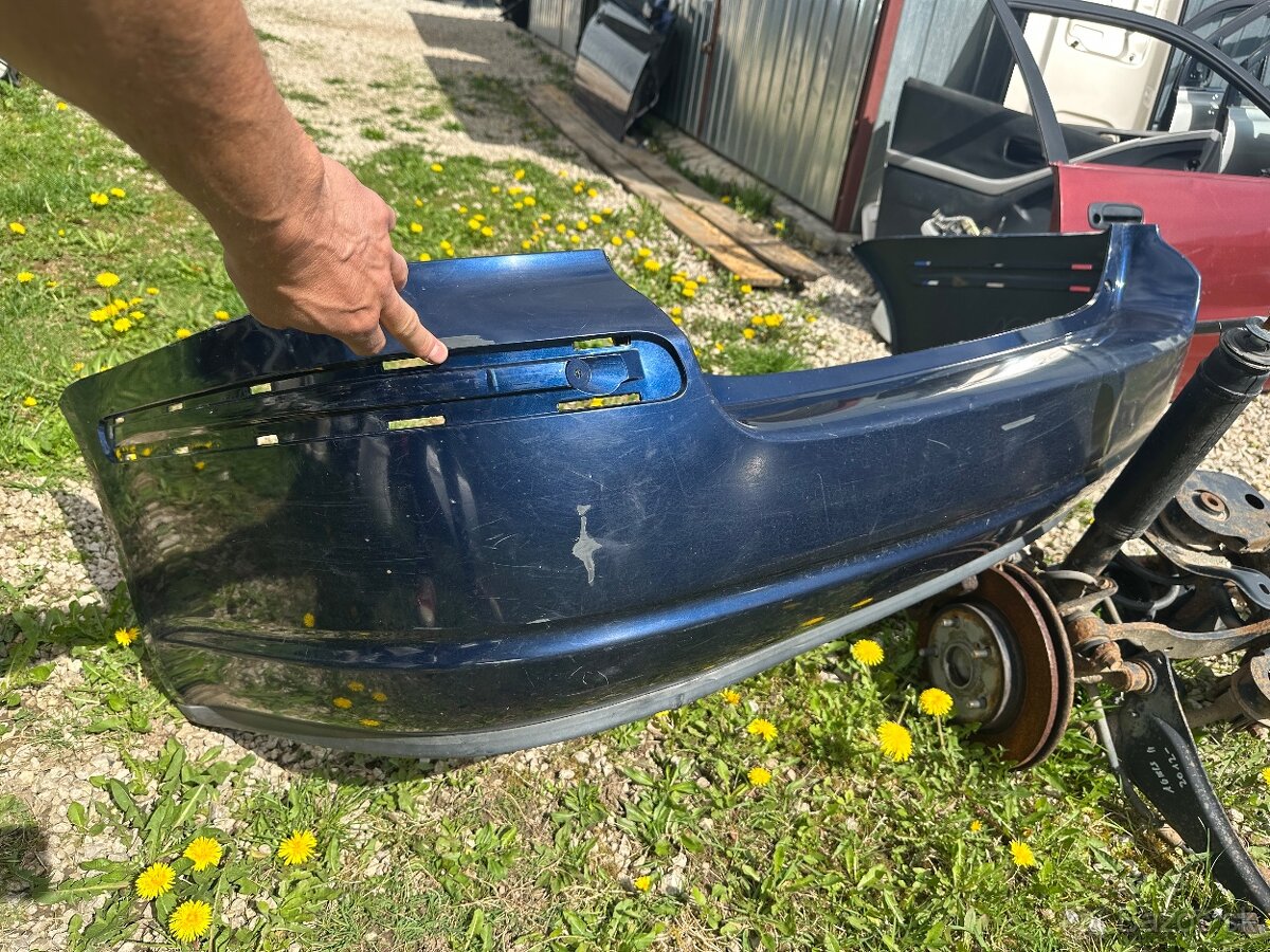 Predám nárazník Avensis T25 kombi 03-08