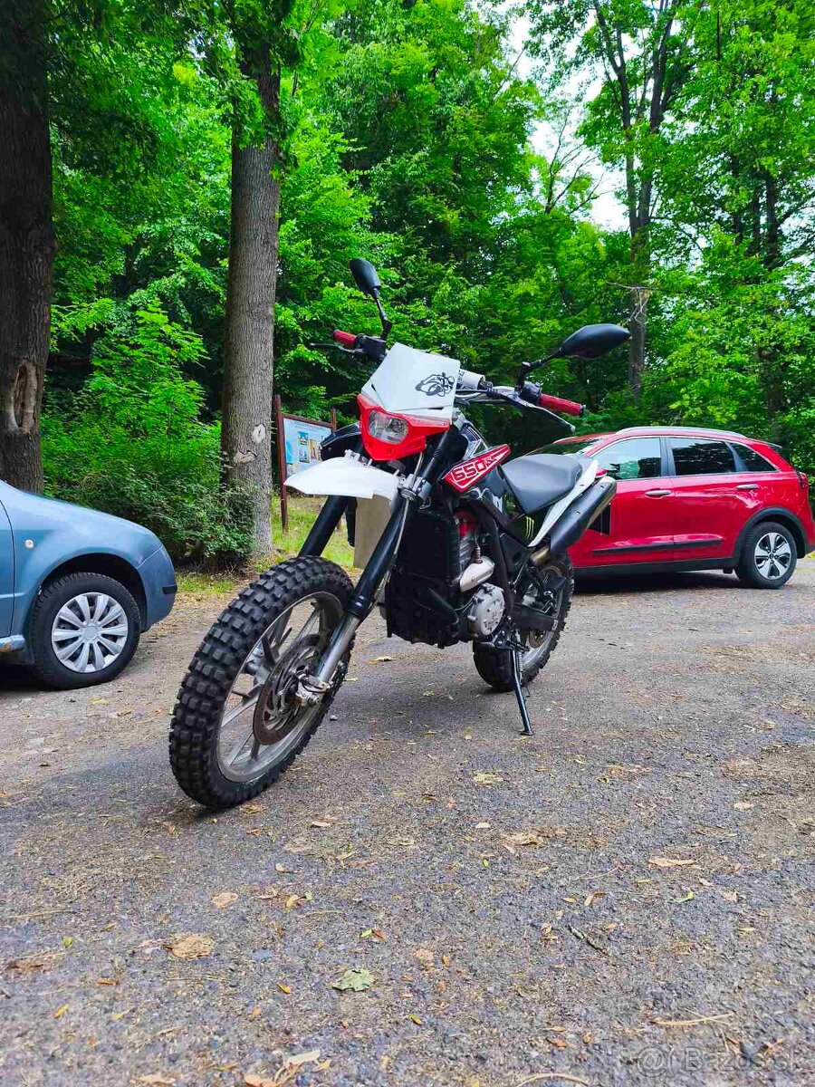 Husqvarna 650 tr strada