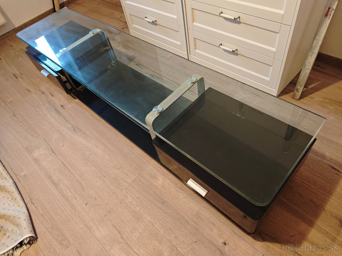 Stolík pod TV