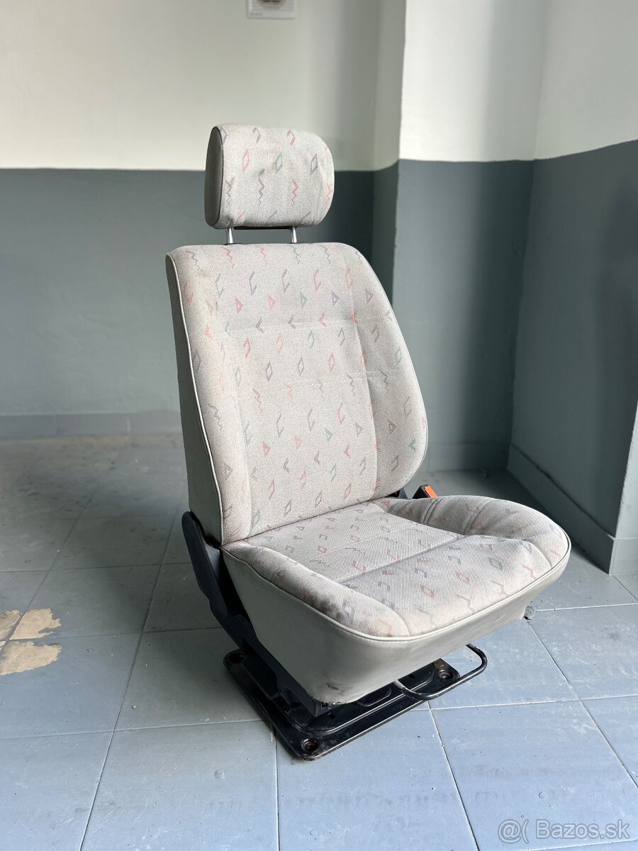 Otočné sedadlo Transporter T4