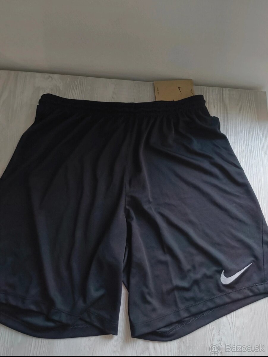Predám Textilné Šortky Nike