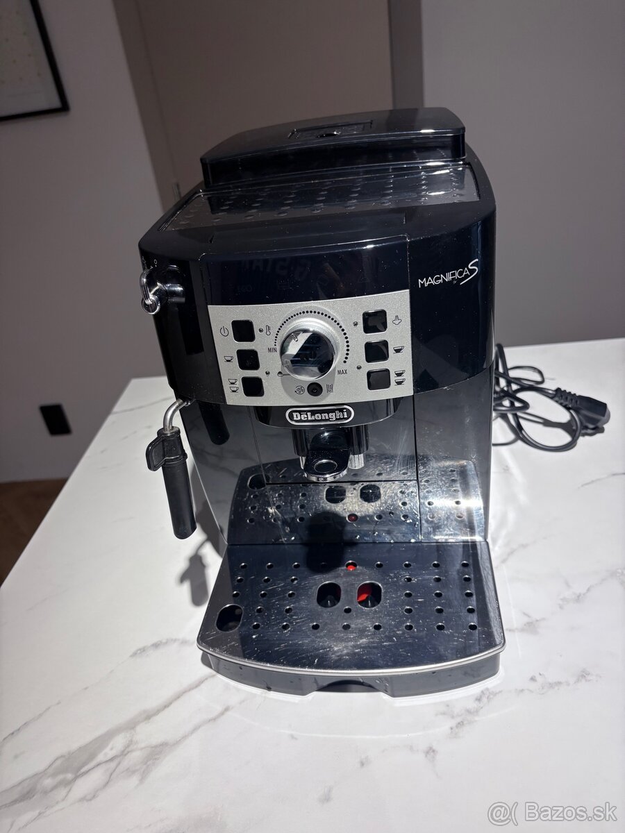 Predám automatický kávovar De’longhi magnifica S
