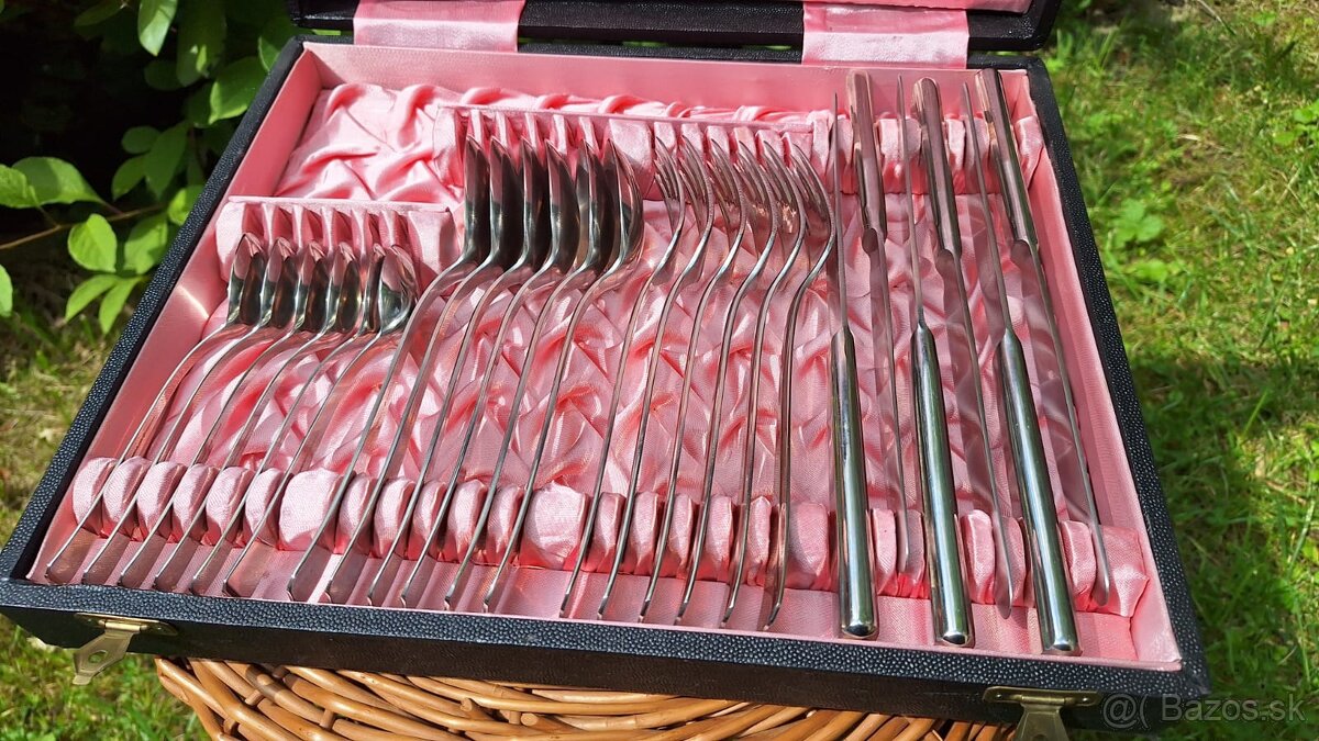 Príbor Sandrik Anticorro v ozdobnej kazete