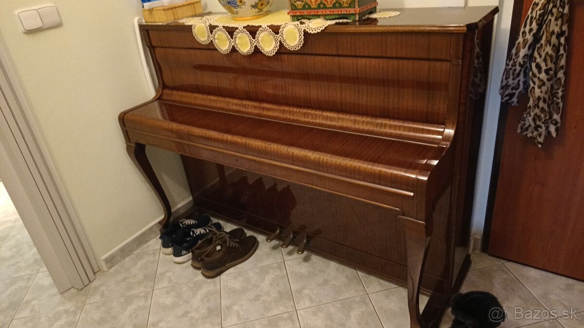 Predam Klavir Weinbach