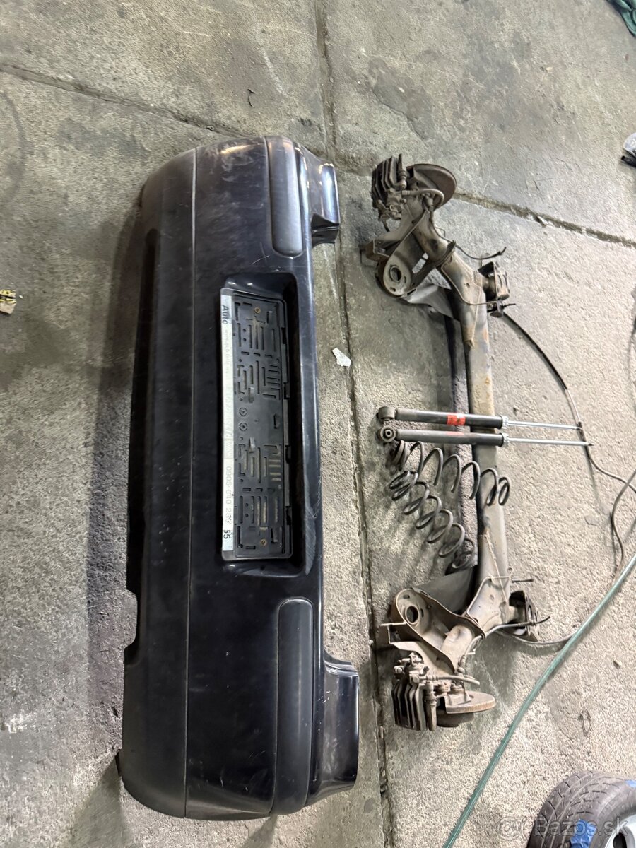 Naraznik zadný LC9Z golf 4