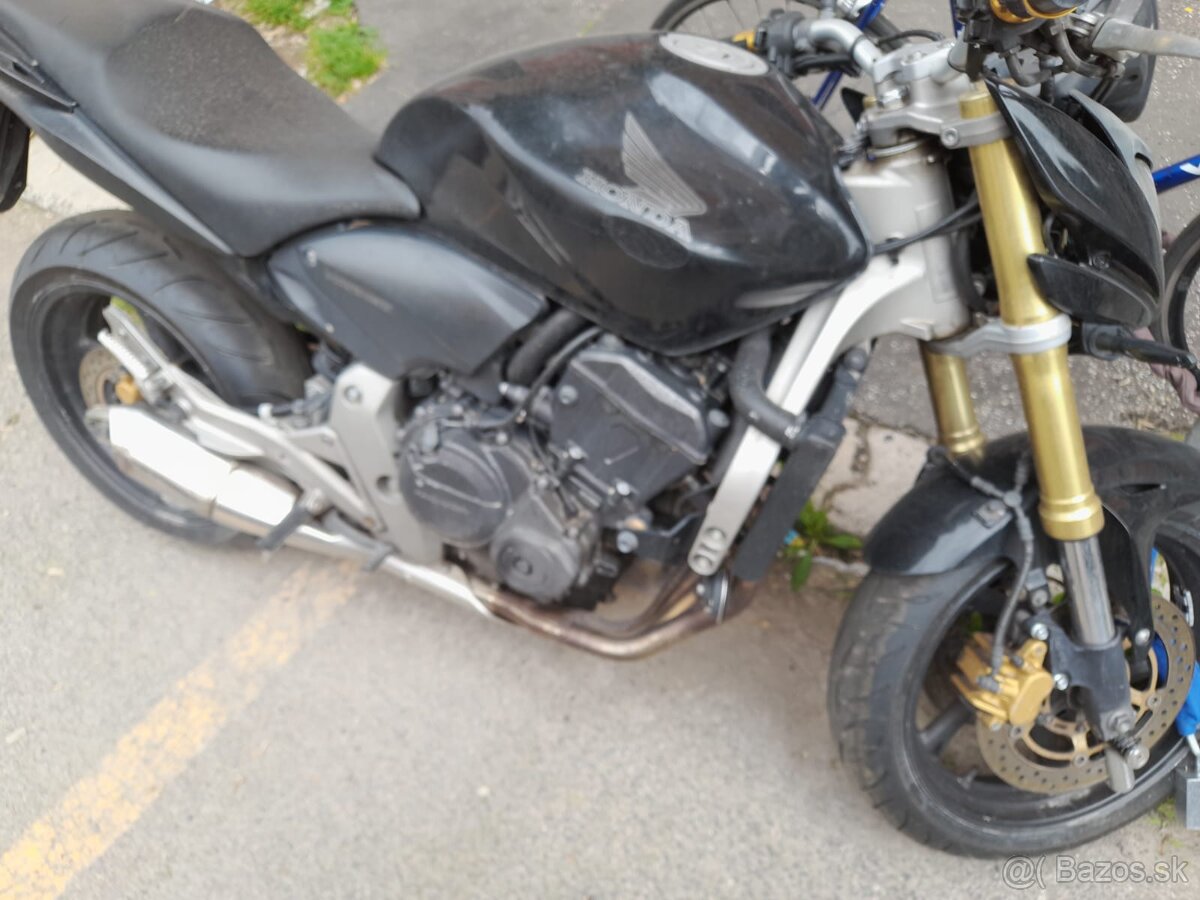 Na ND Honda Hornet.