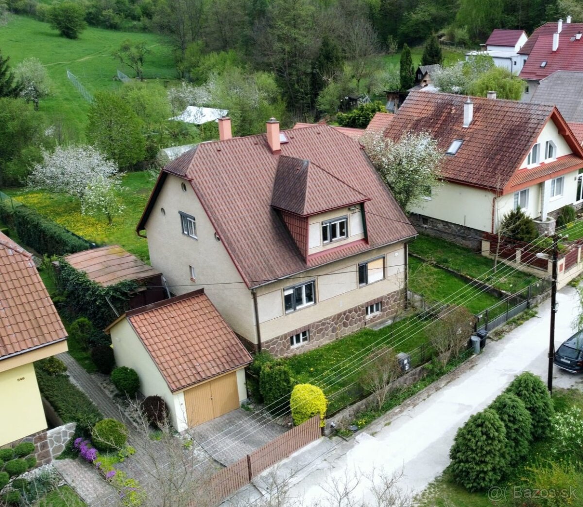 Na predaj rodinný dom s veľkým slnečným pozemkom 968m2