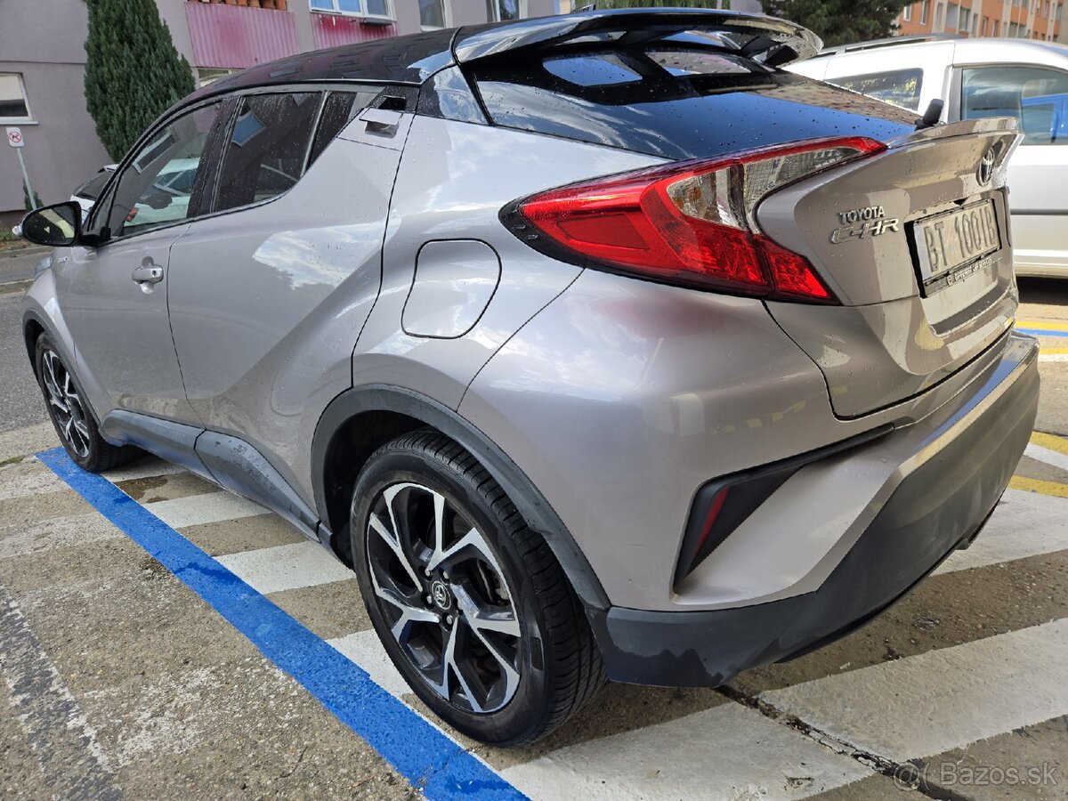 Rezervované Toyota C-HR 1.8 hybrid