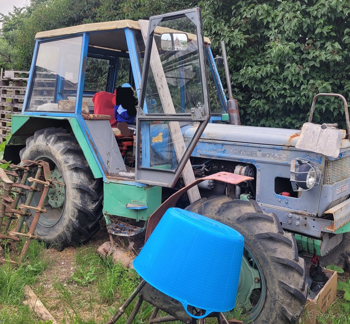 Traktor Zetor 6748