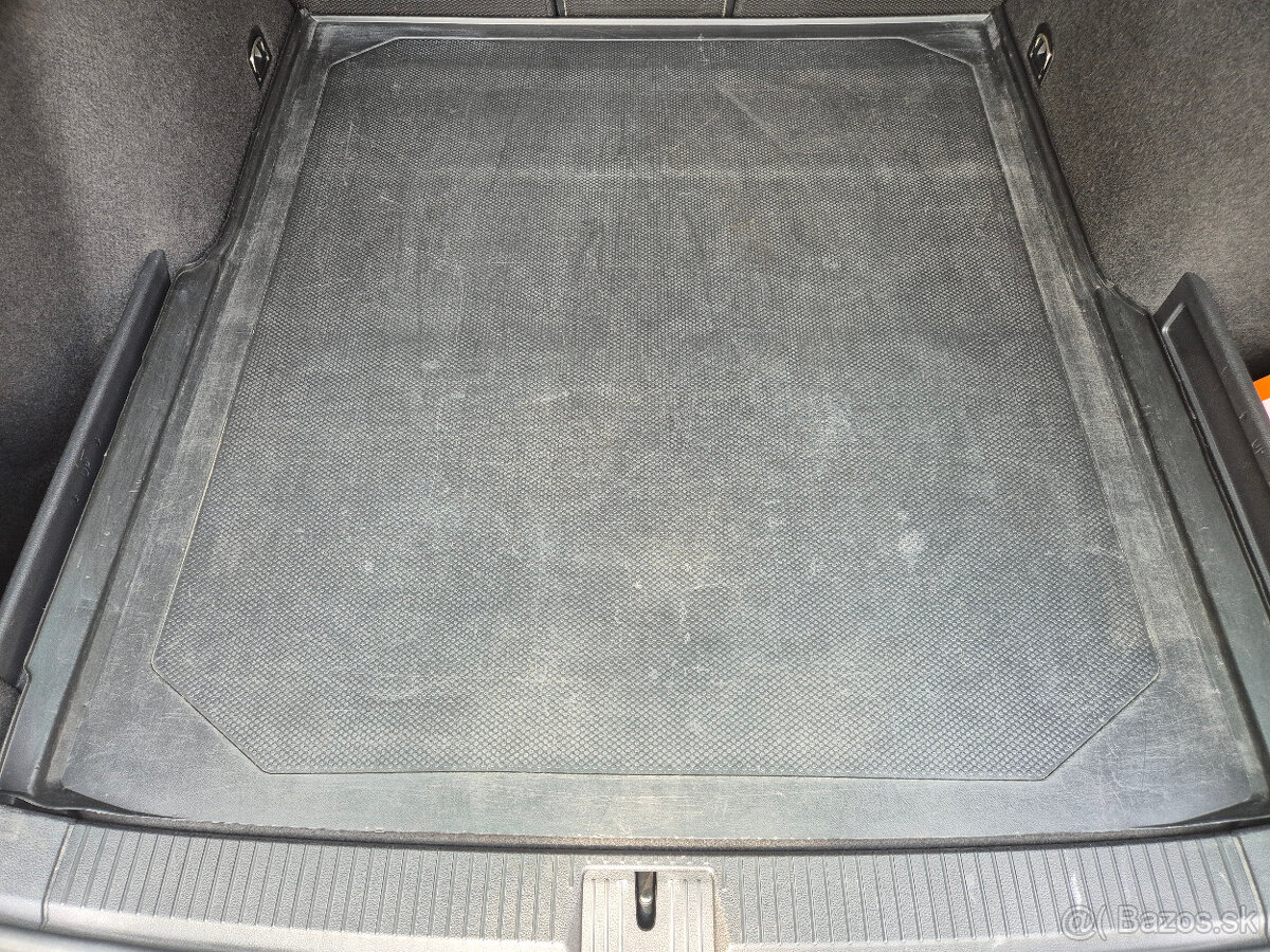 Vanička do kufra VW Passat B8