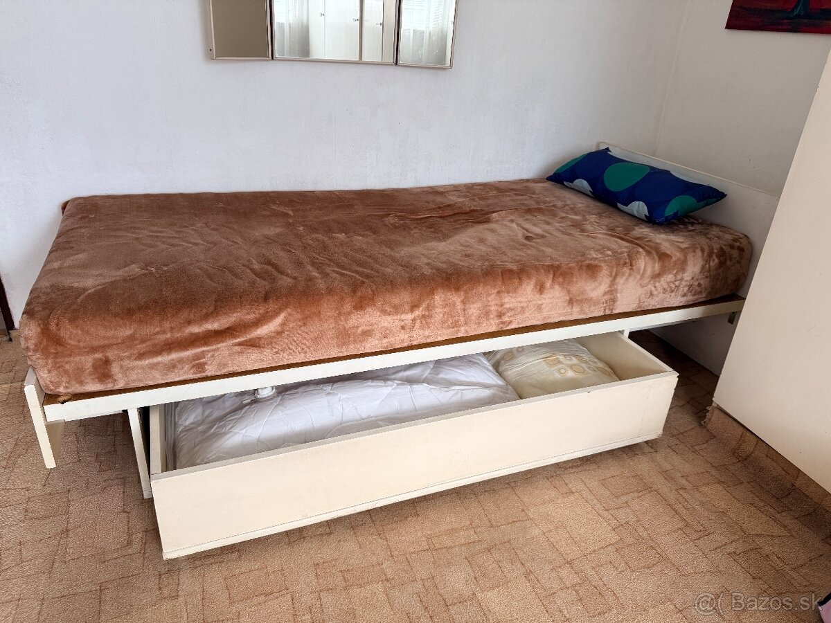 darujem za odvoz postel s úložným priestorom