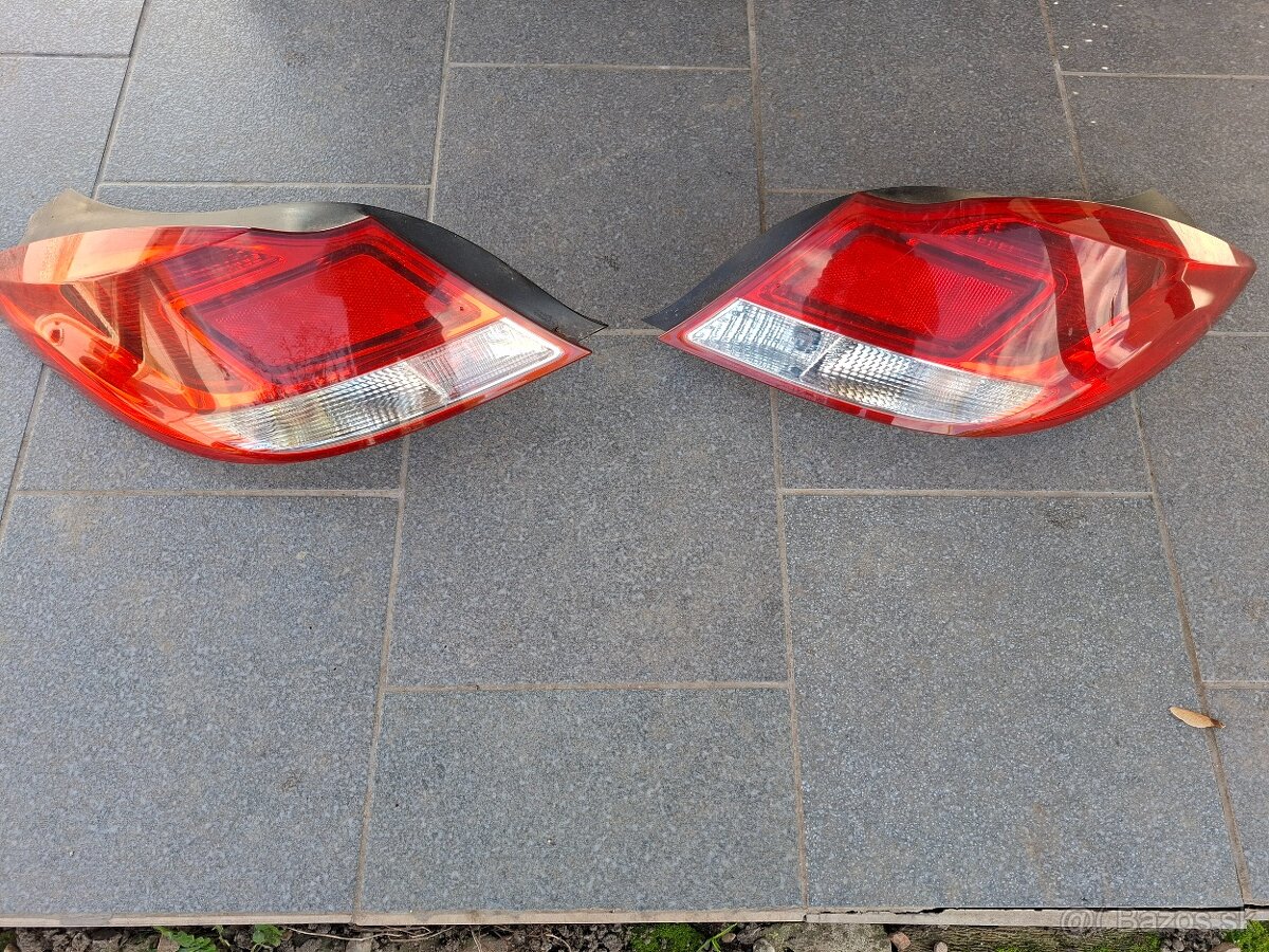 Zadné svetlá Opel insignia 2011