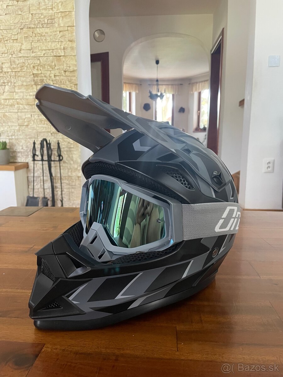 Motocross prilba
