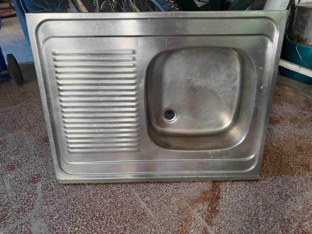 Nerezový antikorovými drez